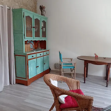 Livry Apartmán *